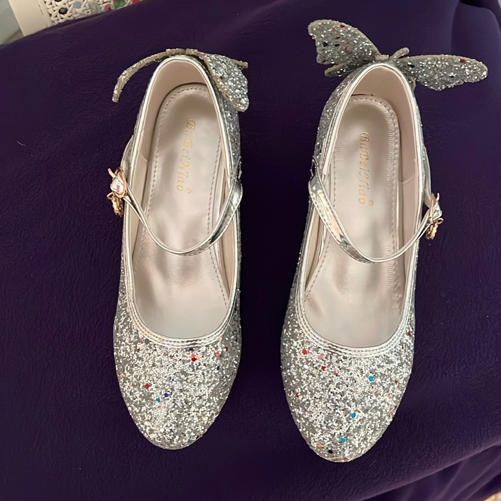 NIB Ba Bei Niao Girls Silver Glitter Shoes